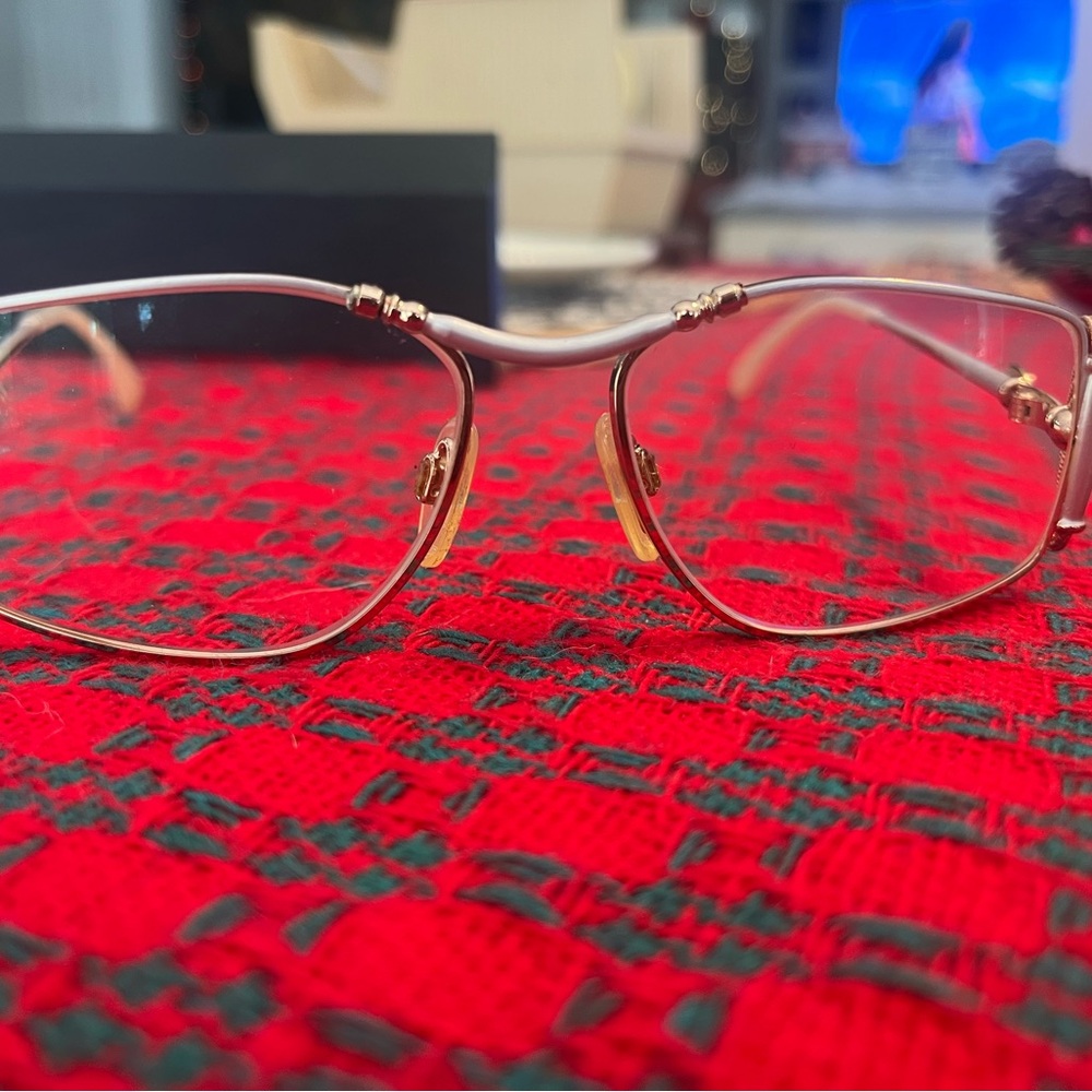 Vintage women’s Gold Metal Frames Glasses - Picture 5 of 6